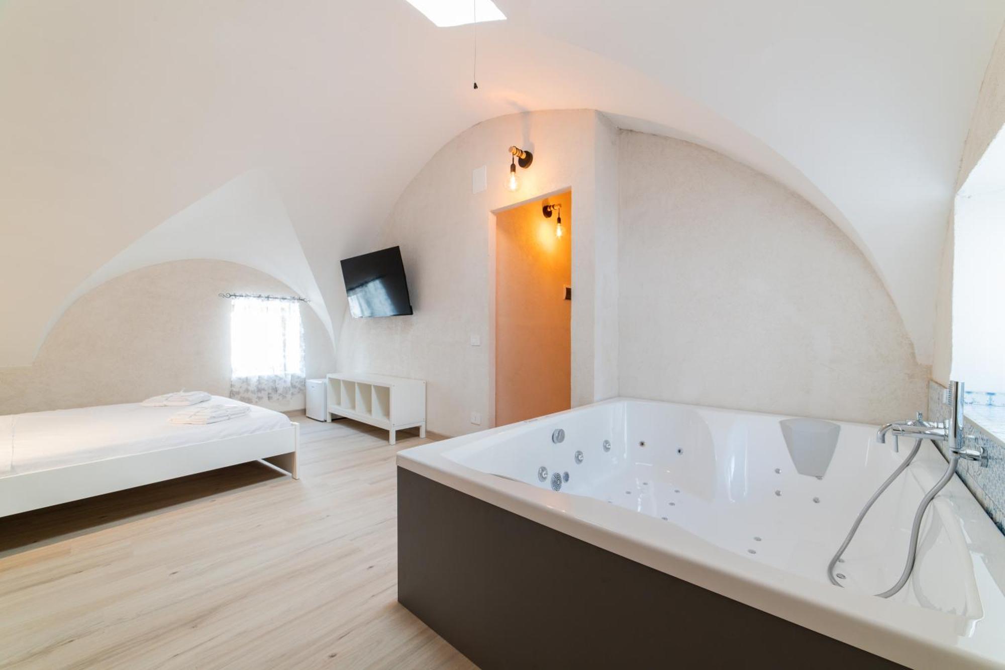 Hotel Luxurios Hot Tub-Maiori Extérieur photo